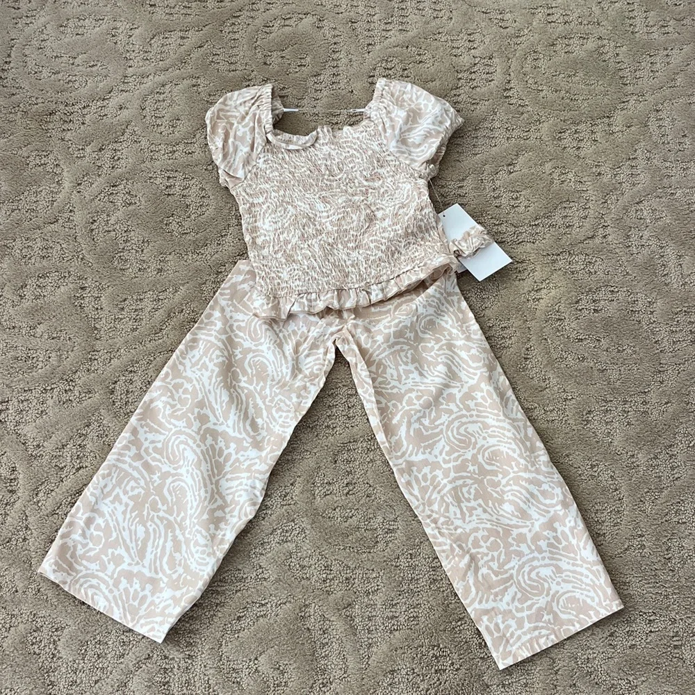 NWT Lucky Penny Cream and Tan Print Set Size 6 w/matching scrunchie